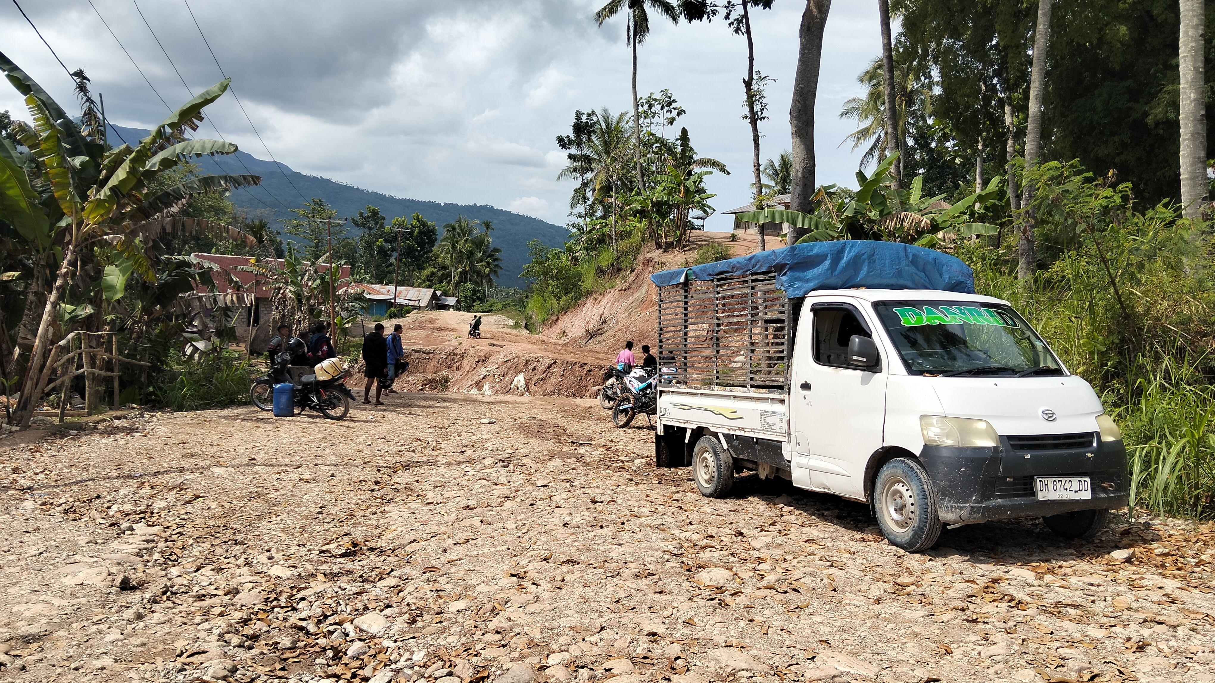 Ruas Jalan Jalur  Provinsi di di wilayah Desa Netutnana Putus Total